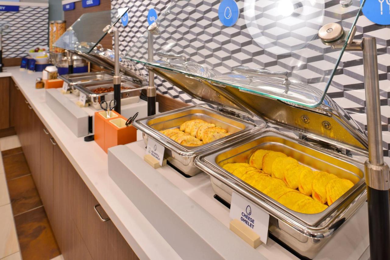 Holiday Inn Express La Plata By Ihg Bagian luar foto
