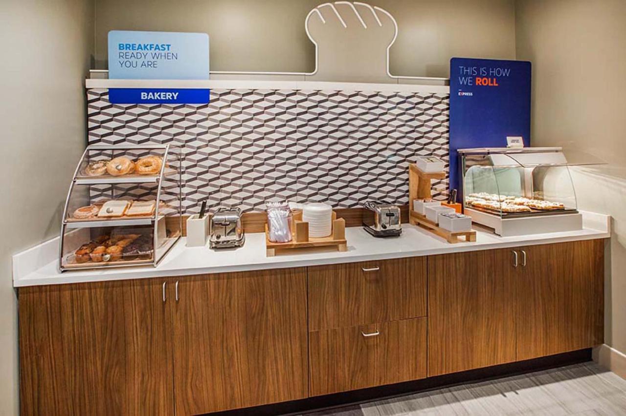 Holiday Inn Express La Plata By Ihg Bagian luar foto
